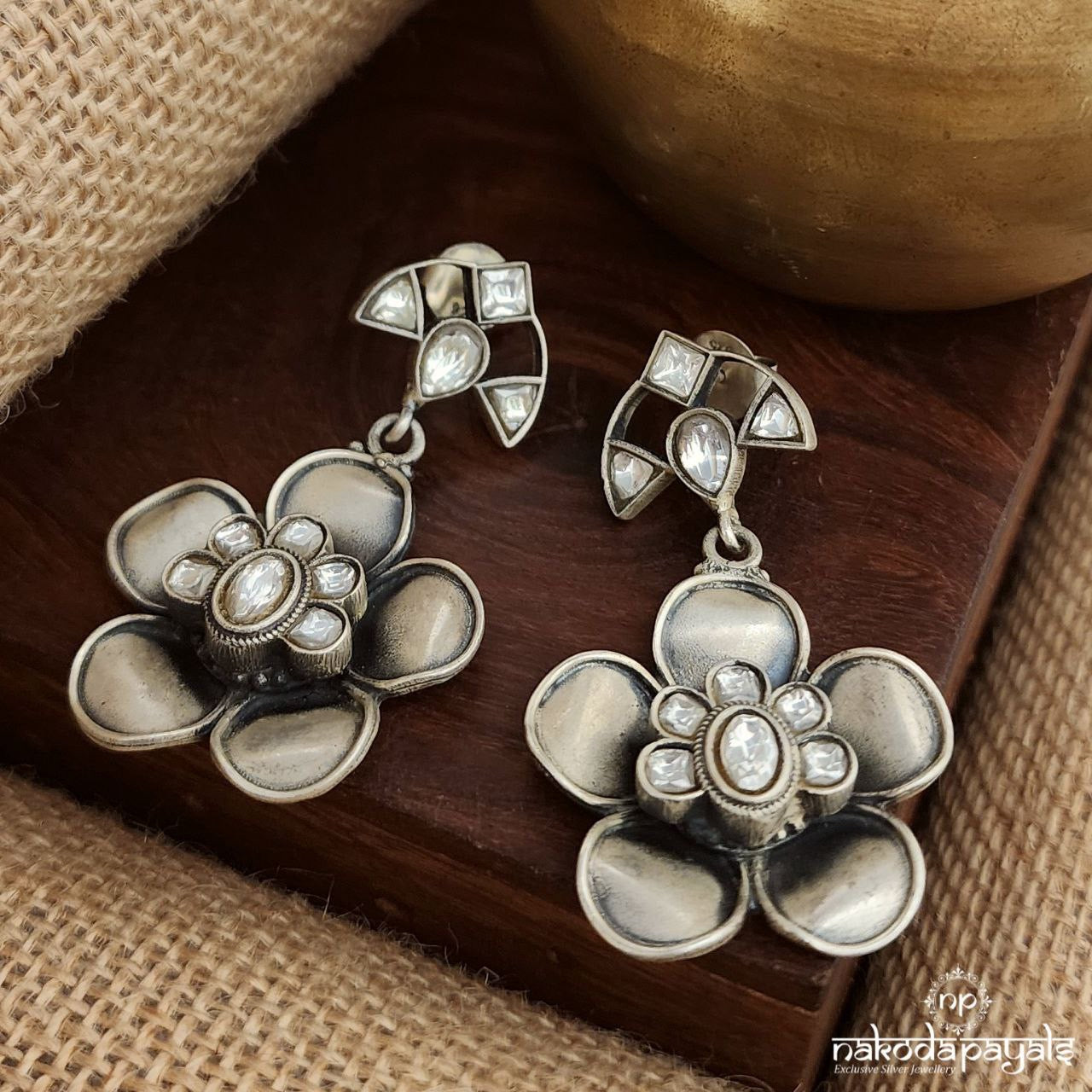 Hoor Floral White Kundan Earrings (C3576)