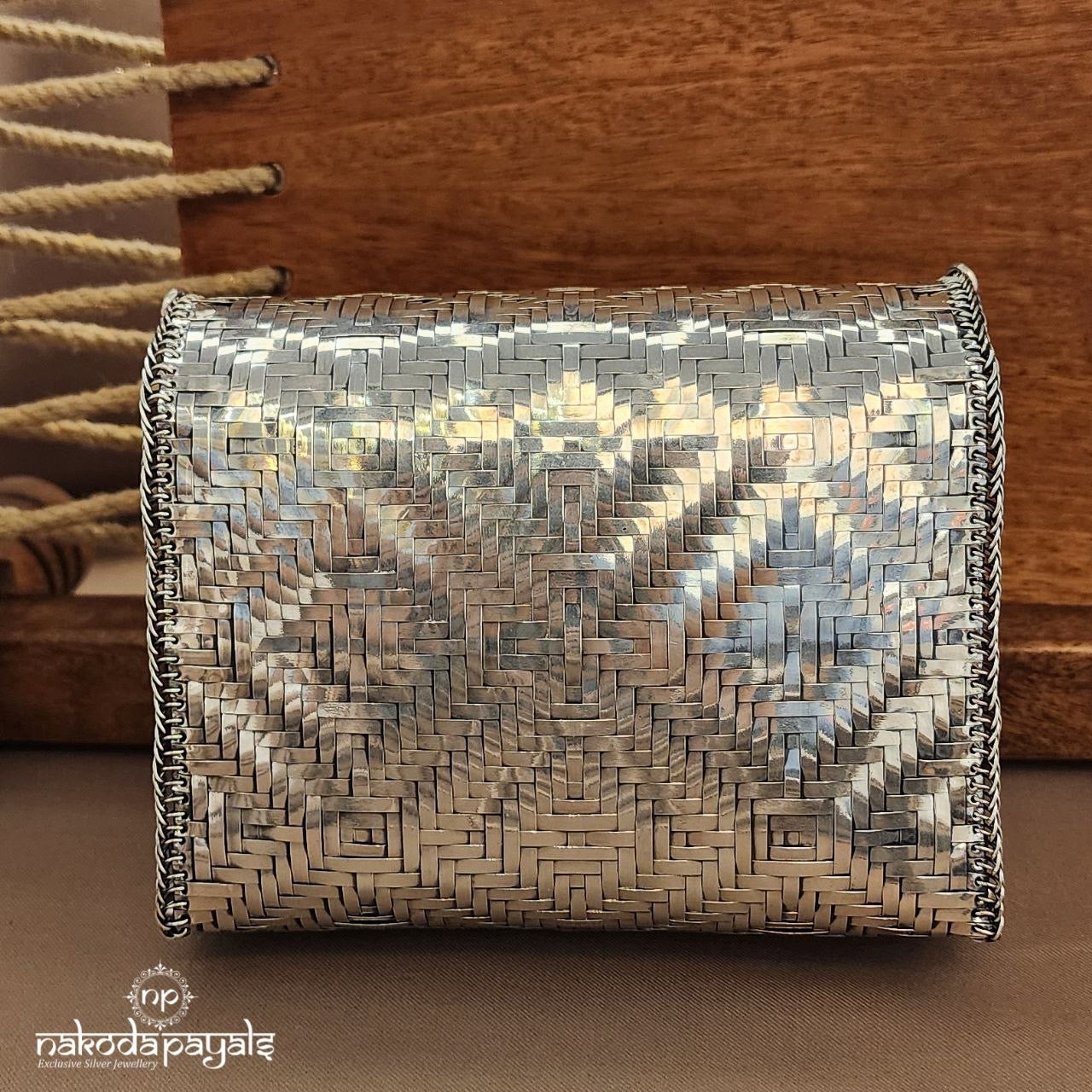 Floral Motif Clutch (Esa311)