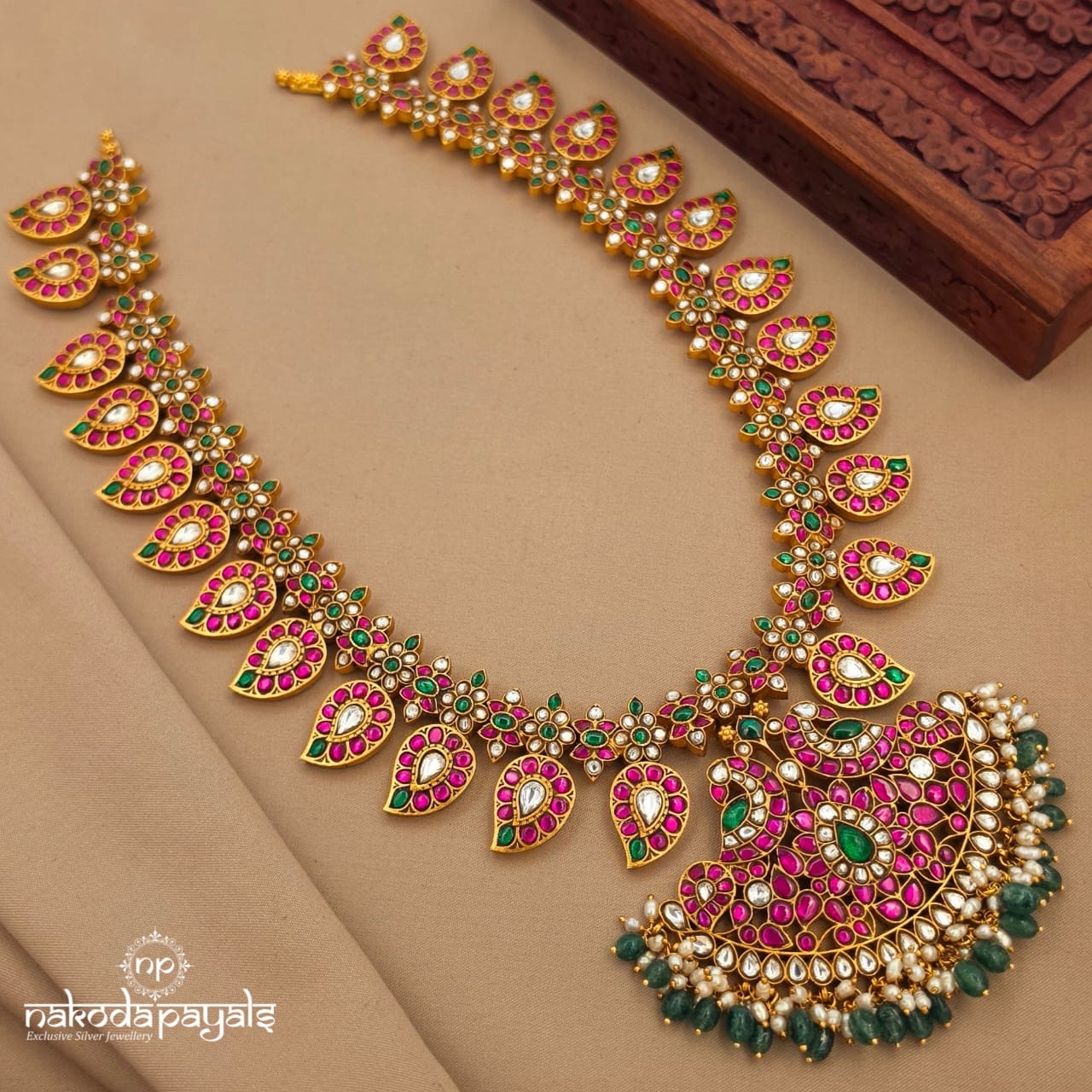 Exemplary Kundan Neckpiece (Gn10454)