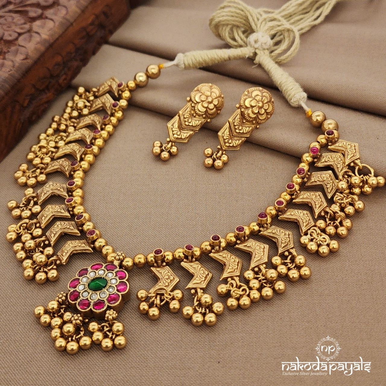 Pink Floral Ball Drops Kundan Neckpiece With Earrings (Gn9129)