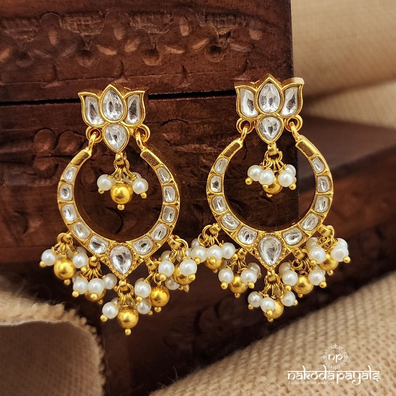 White Flower Pearl Drops Kundan Chandbali (Ge9573)