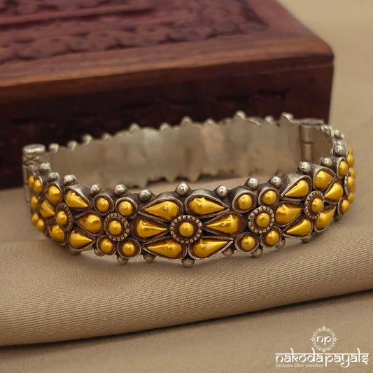 Endearing Screw Kada (K6325)