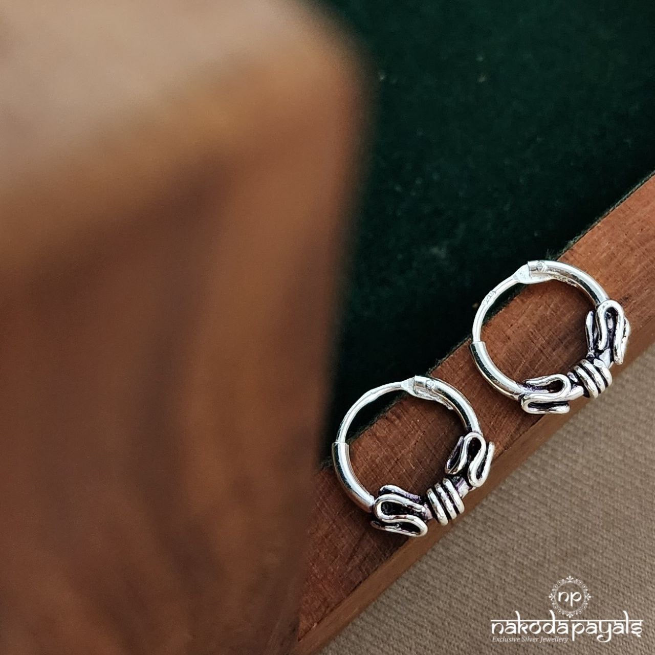 Cute Little Zig Zag Bali Earrings (St3619)