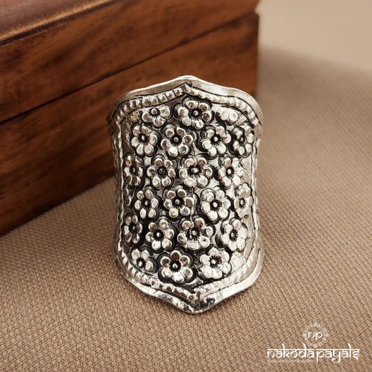 Floral Chitai Work Finger Ring (F2808)