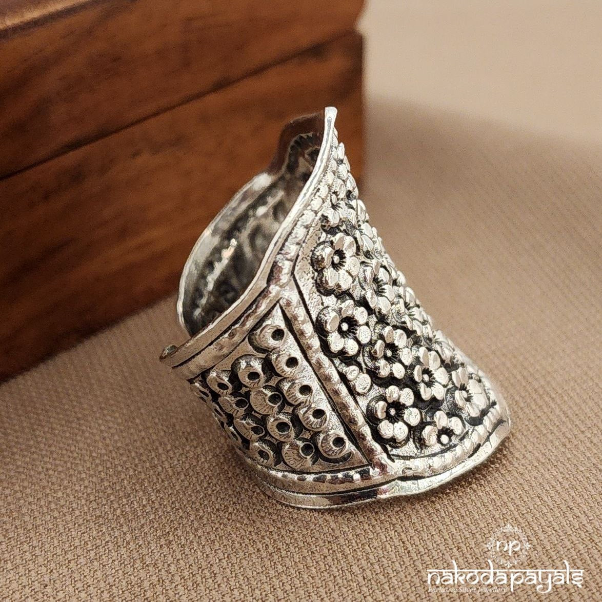 Floral Chitai Work Finger Ring (F2808)