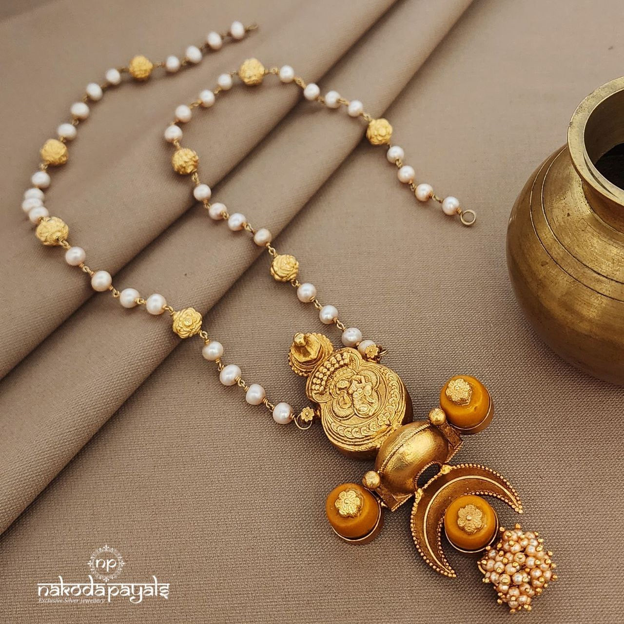 Coral Half Moon Neckpiece (Gn9603)