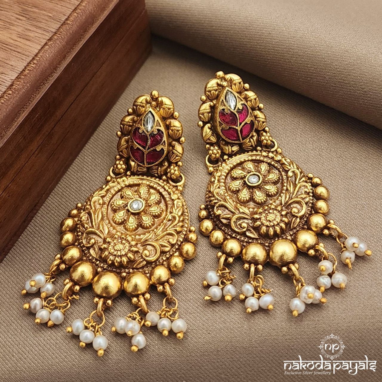 Gulaab Pearly Kundan Chandbali (Ge9755)