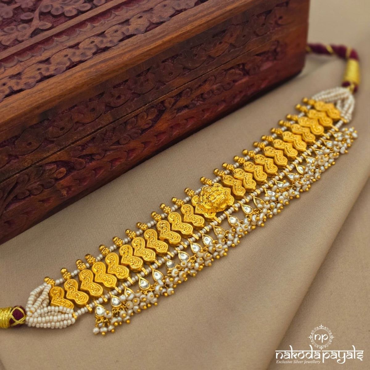 Lakshmi Kundan Neckpiece (Gn10949)