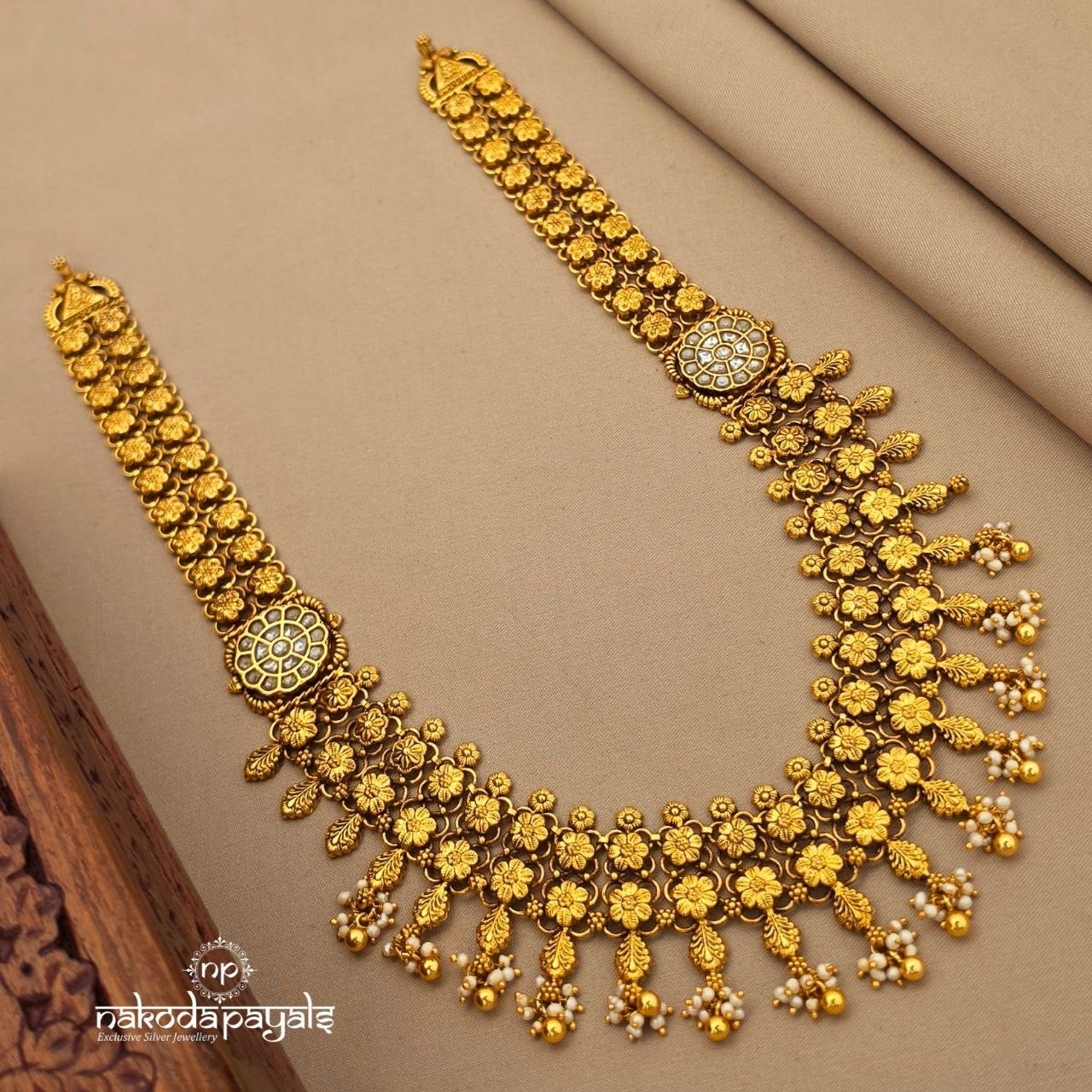 White Floral Kundan Neckpiece (Gn10774)