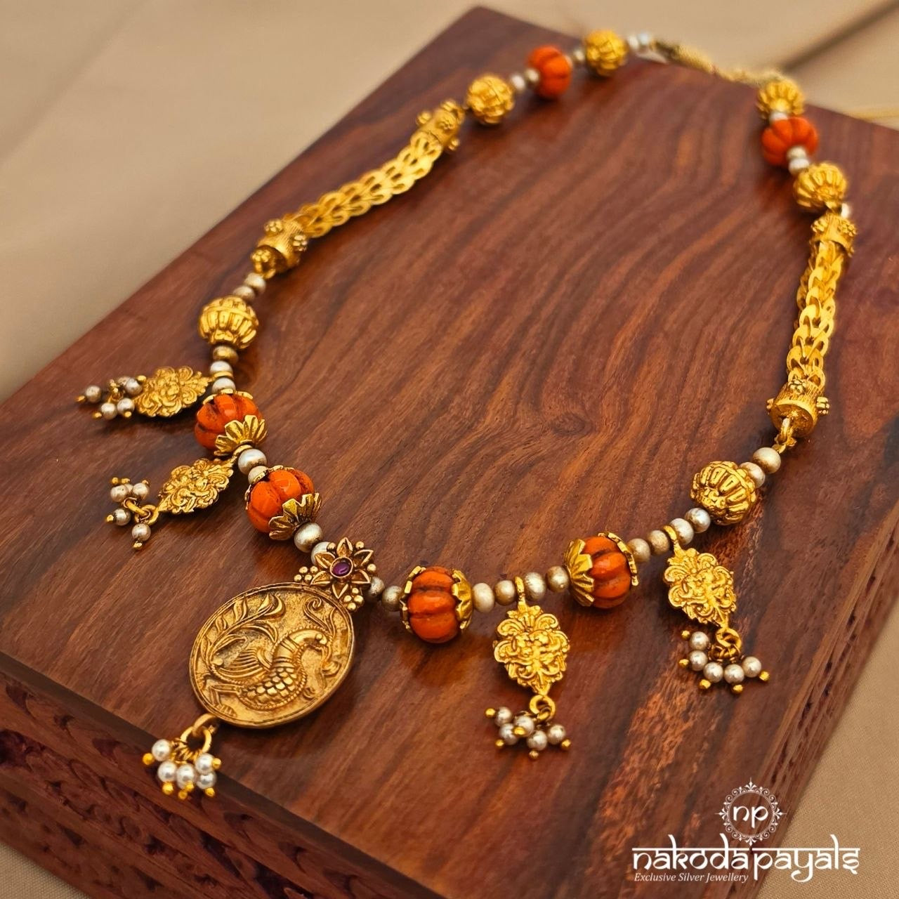 Peacock Coral Neckpiece (Gn10497)