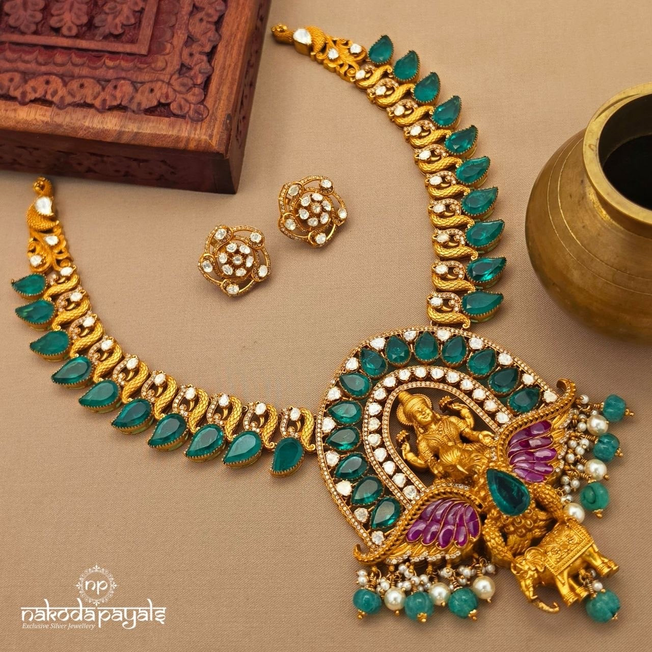 Emerald Elepgant Motif Moissanite Neckpiece With Earrings (Gn10411)