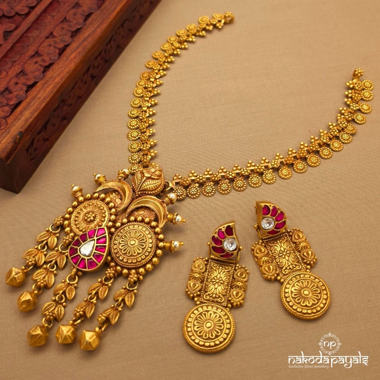 Pink Drop Circular Neckpiece With Earrings (Gn10315)