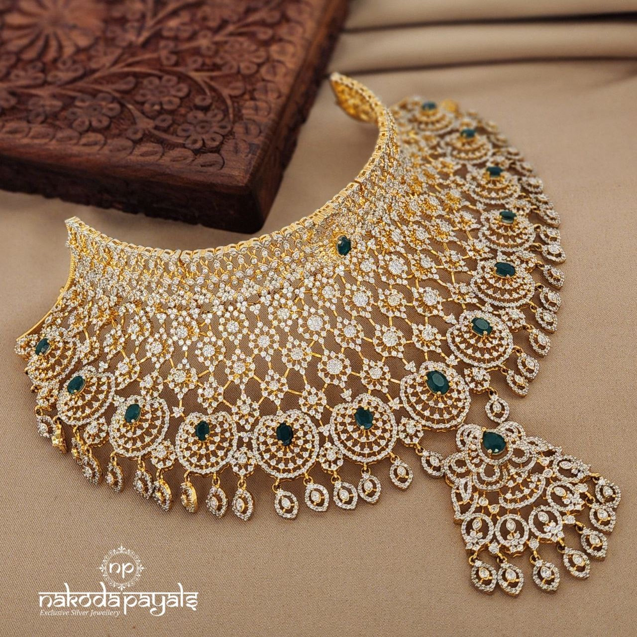 Grandeur Glitzy Choker With Earrings (Gn7230)