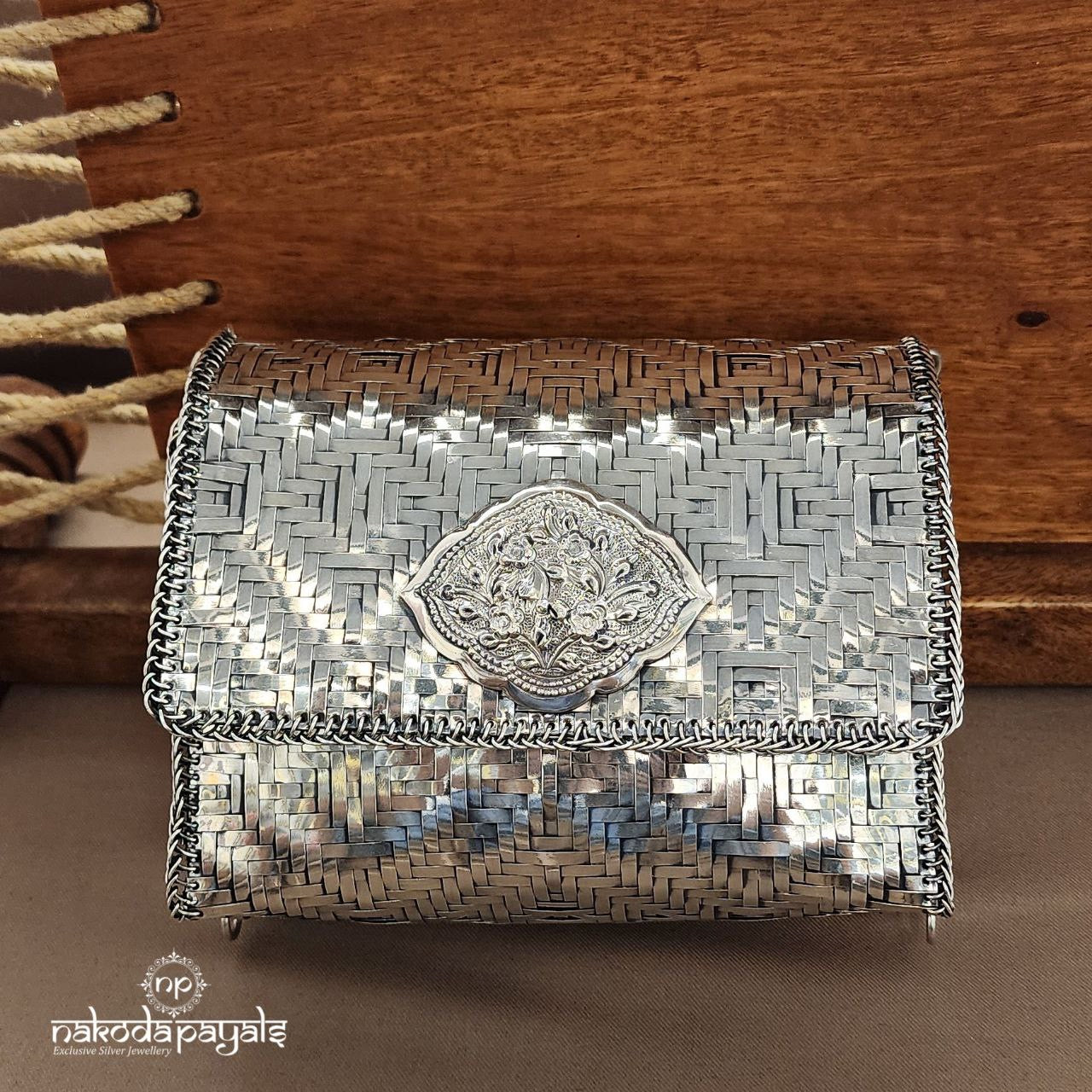 Floral Motif Clutch (Esa311)