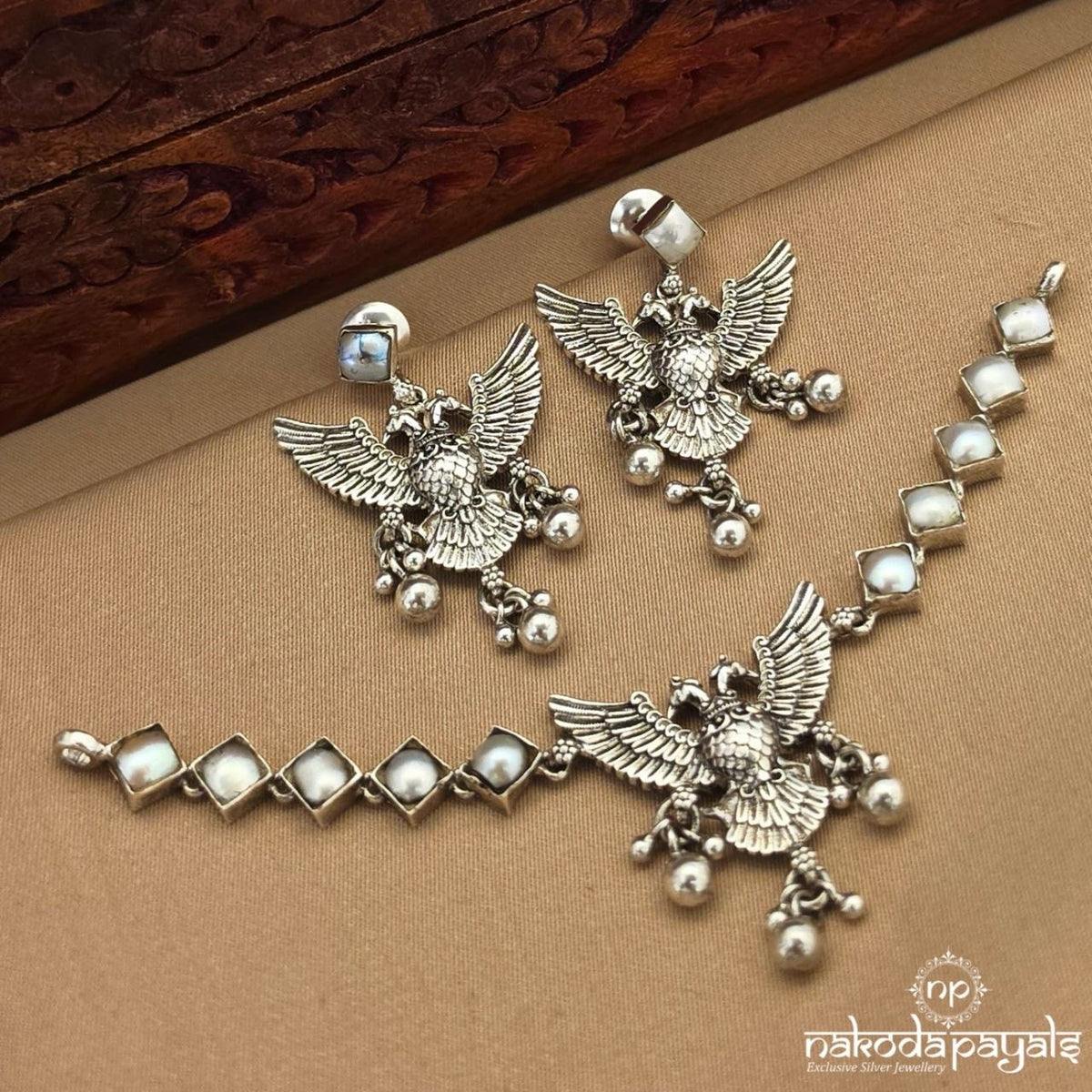 Pearly Gandaberunda Choker With Earrings (N12171)