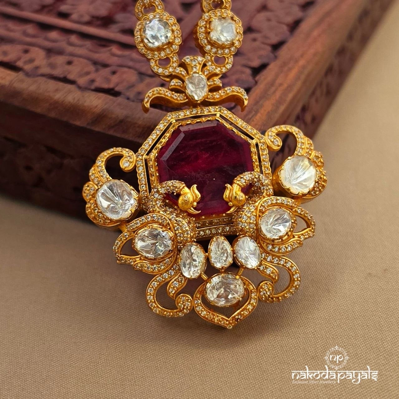Ruby Moissanite Neckpiece With Earrings (Gn10419)
