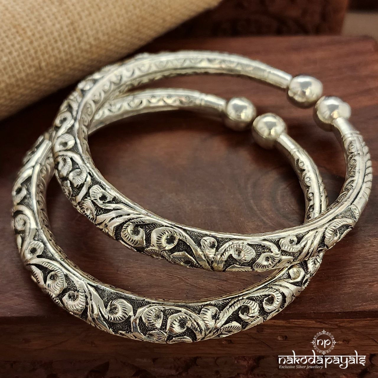 Bold Chitai Work Ankle Kada Pair (A2324)