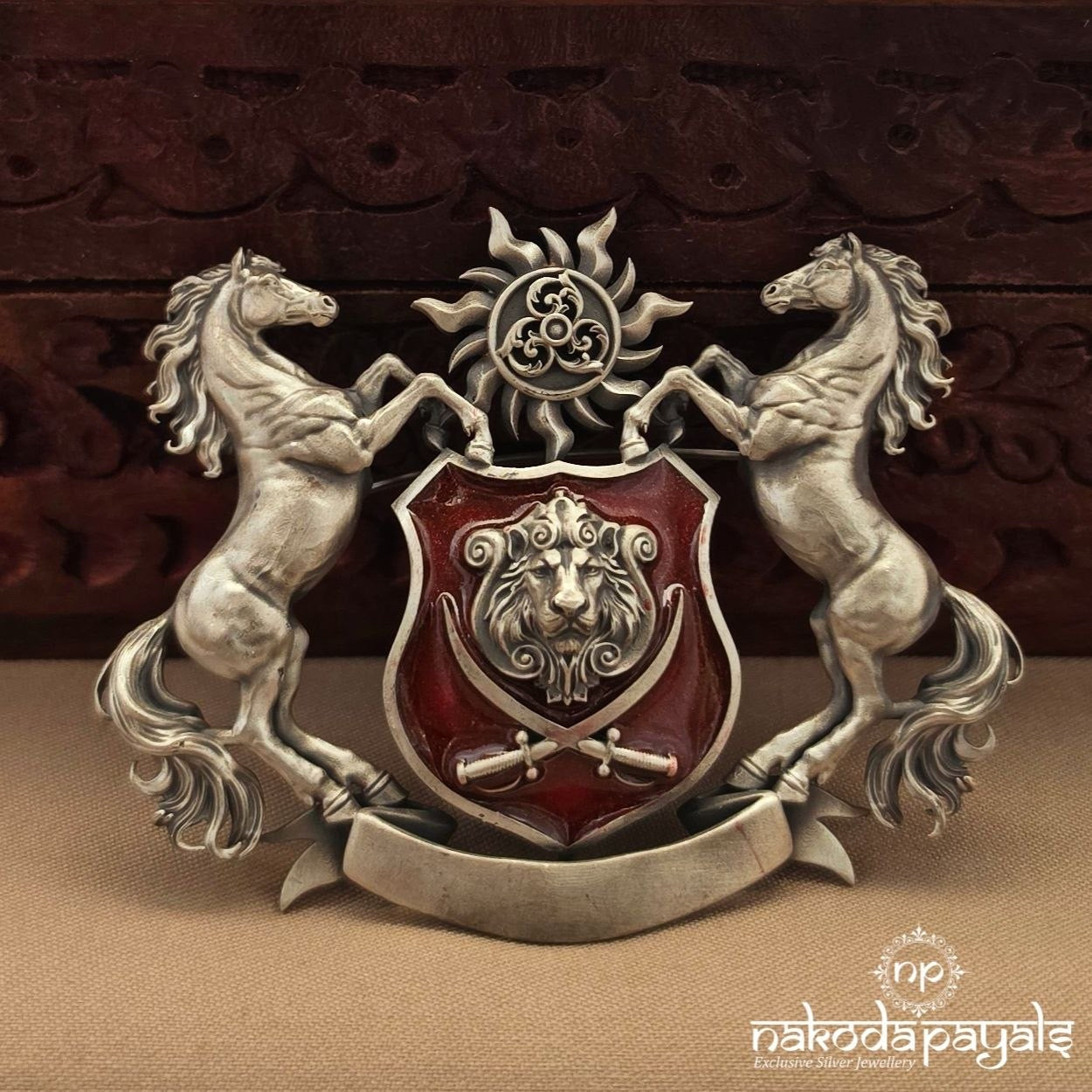 Exquiste Royal Coat of Arms Brooch (St2156)