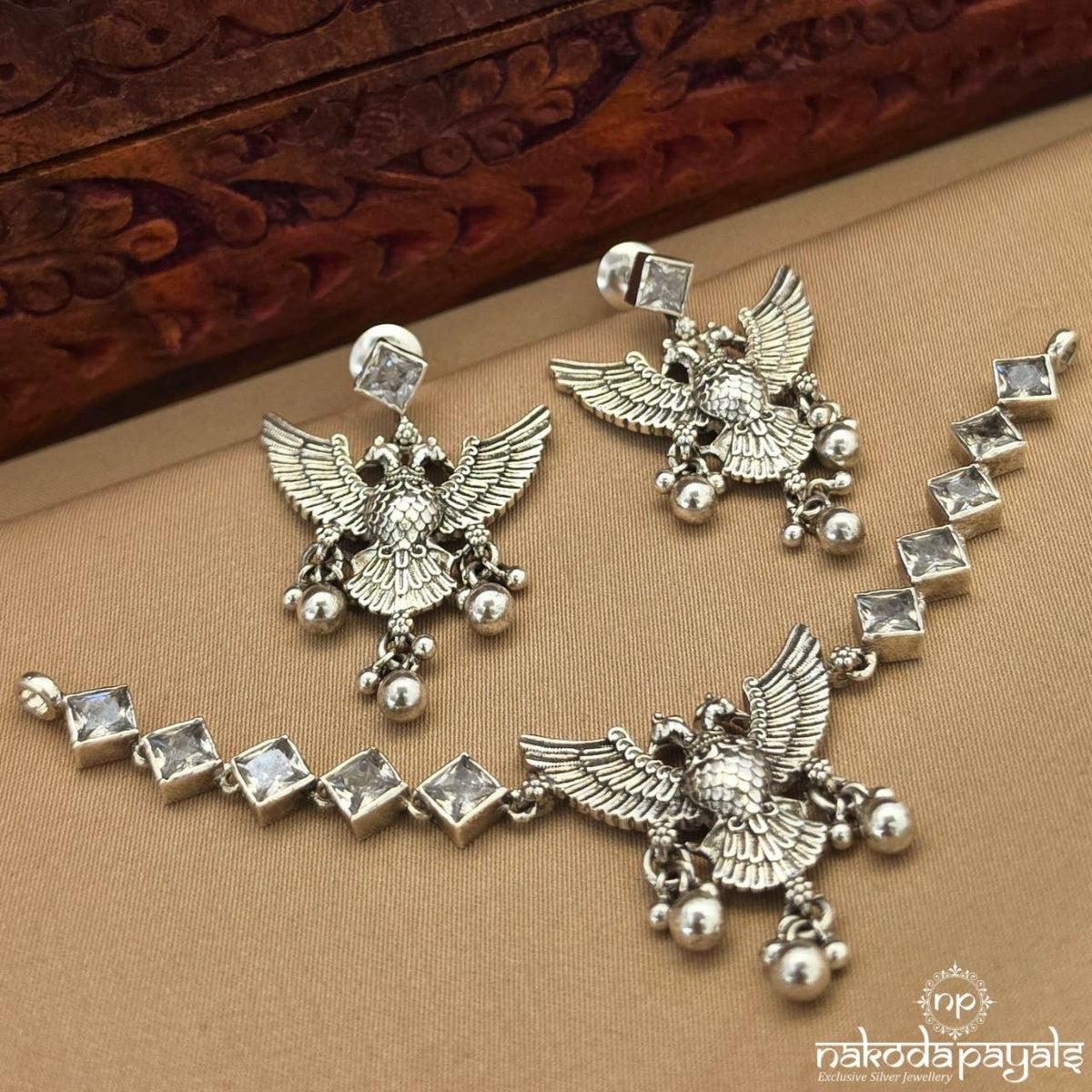 White Gandaberunda Choker With Earrings (N12169)