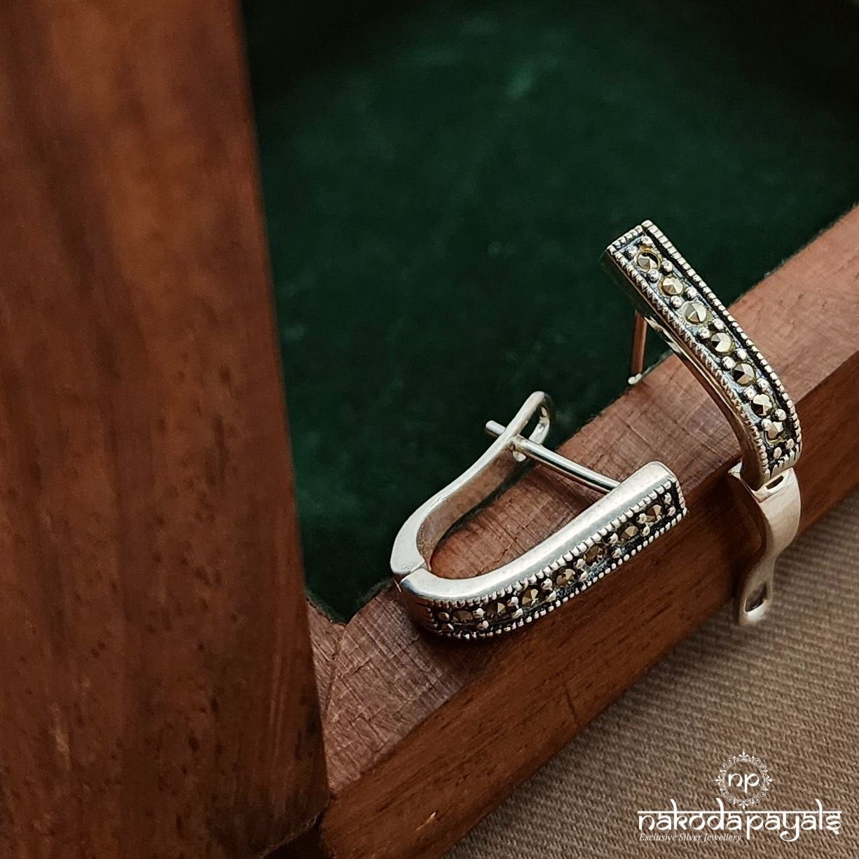 Power Loops Marcasite Earrings (St3616)