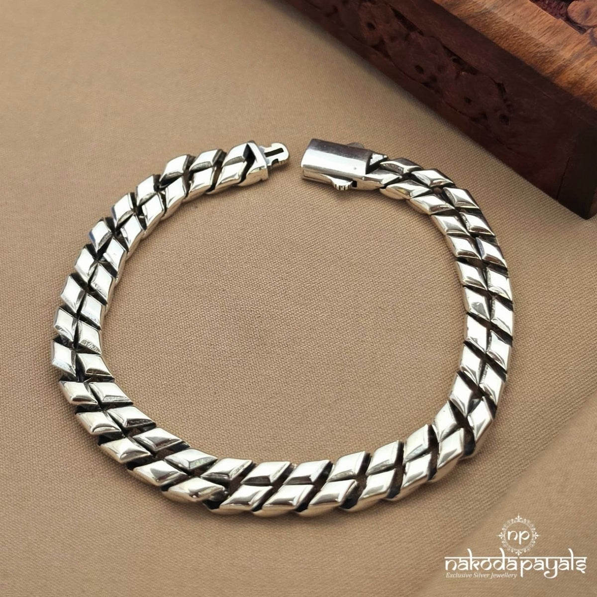 Simple Trendy Men’s Bracelet (Mc1194)