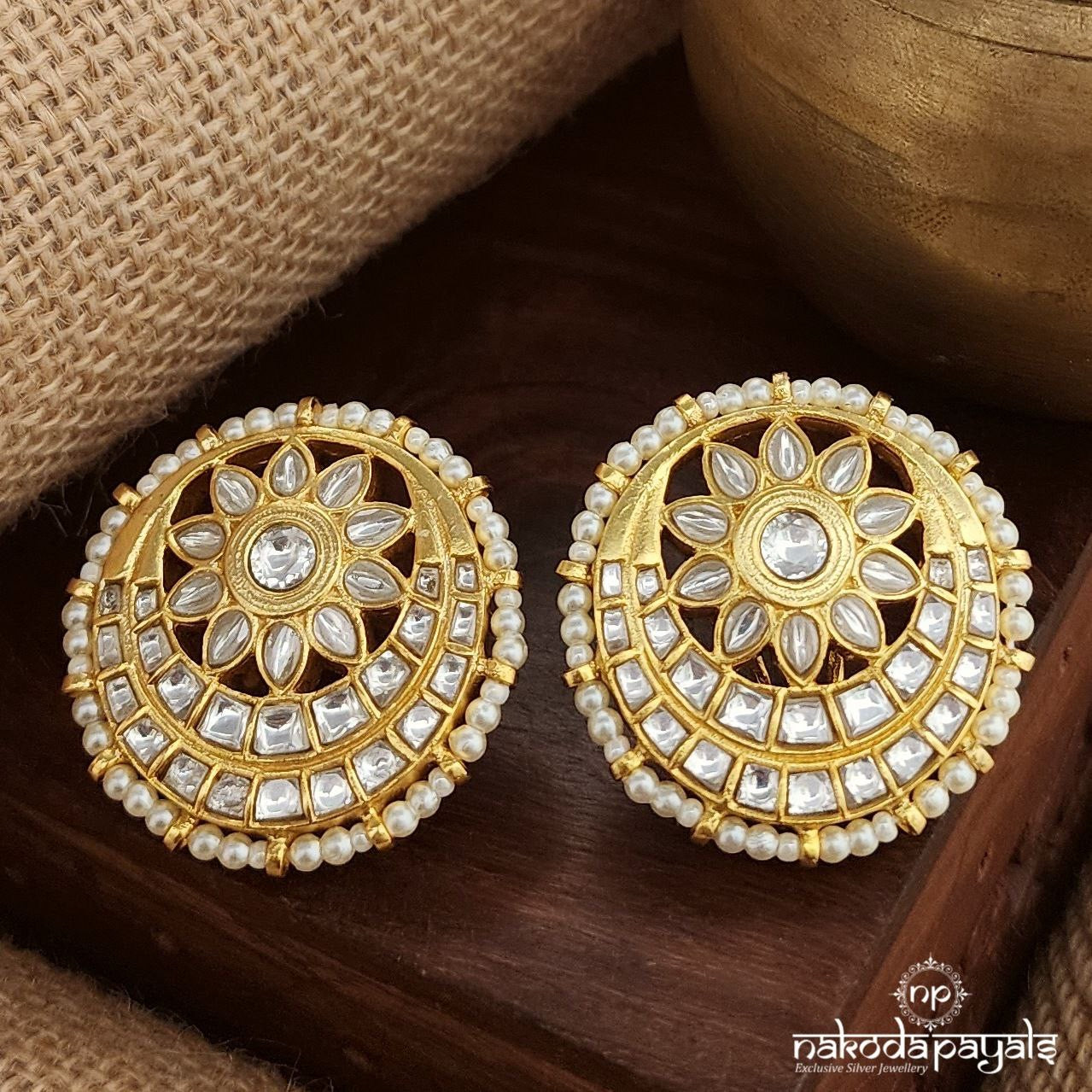 Elegant White Moon Floral Kundan Studs  (Ge9562)
