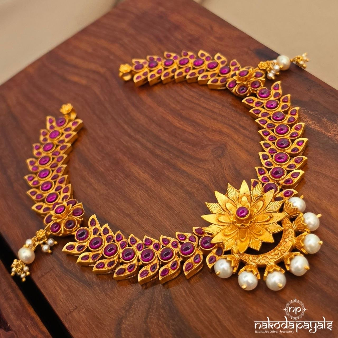 Floral Half Moon Neckpiece (Gn10487)