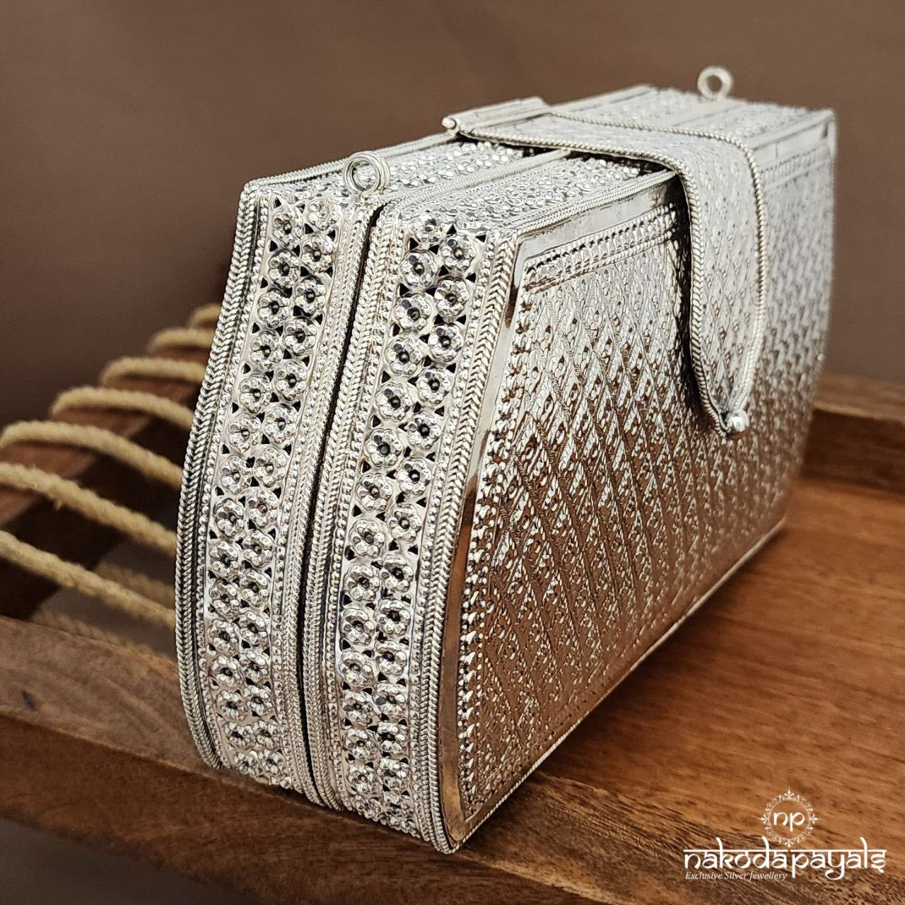Elegant Gleam Clutch (Esa305)