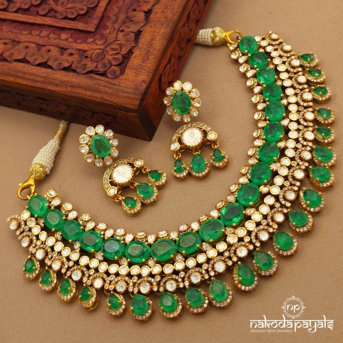 Gracious Green Moissanite Neckpiece With Earrings (Gn10790)