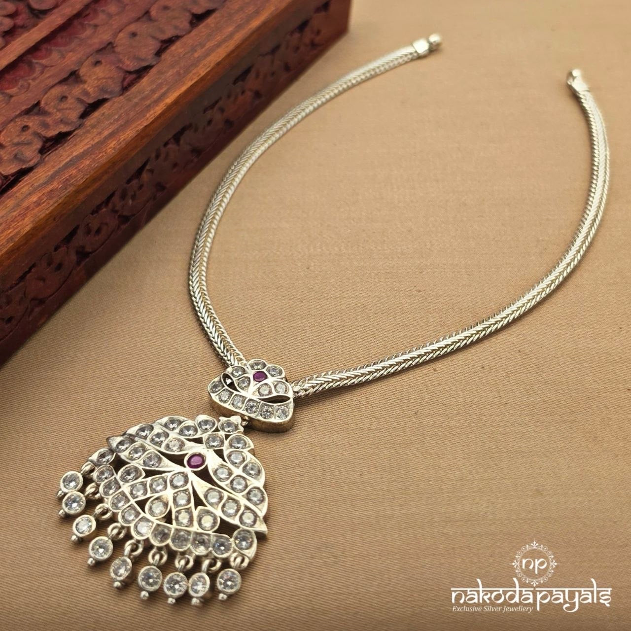 Exquisite White Oxidised Neckpiece (N11830)