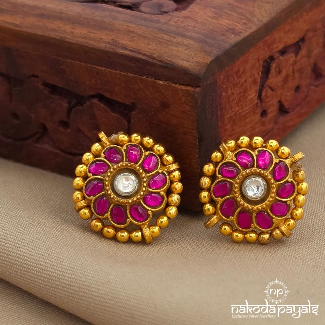Exclusive Pink Studs (Ge10966)