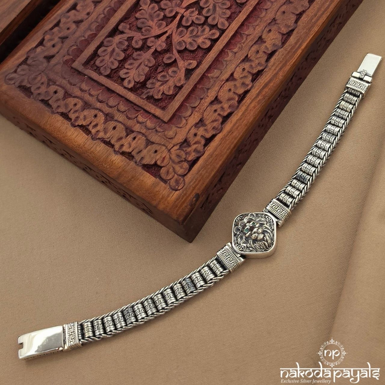 Green eyes Lion Men's Bracelet (Mc1192)