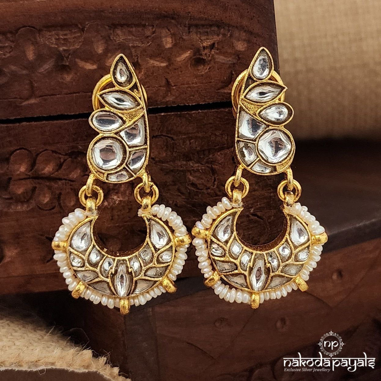 Elegant White Pearly Kundan Chandbali (Ge9571)