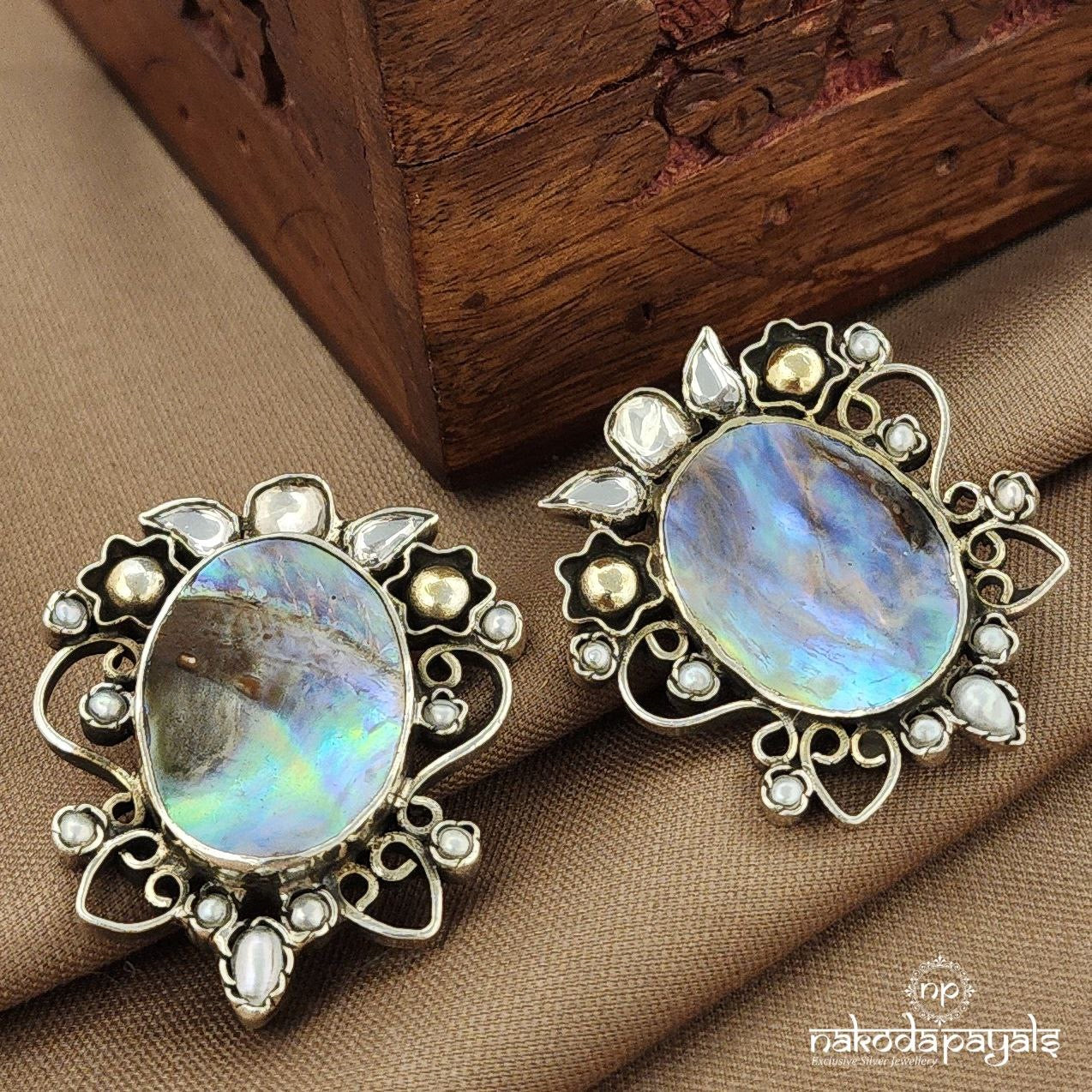 Shinney Pearled Studs (S3869)