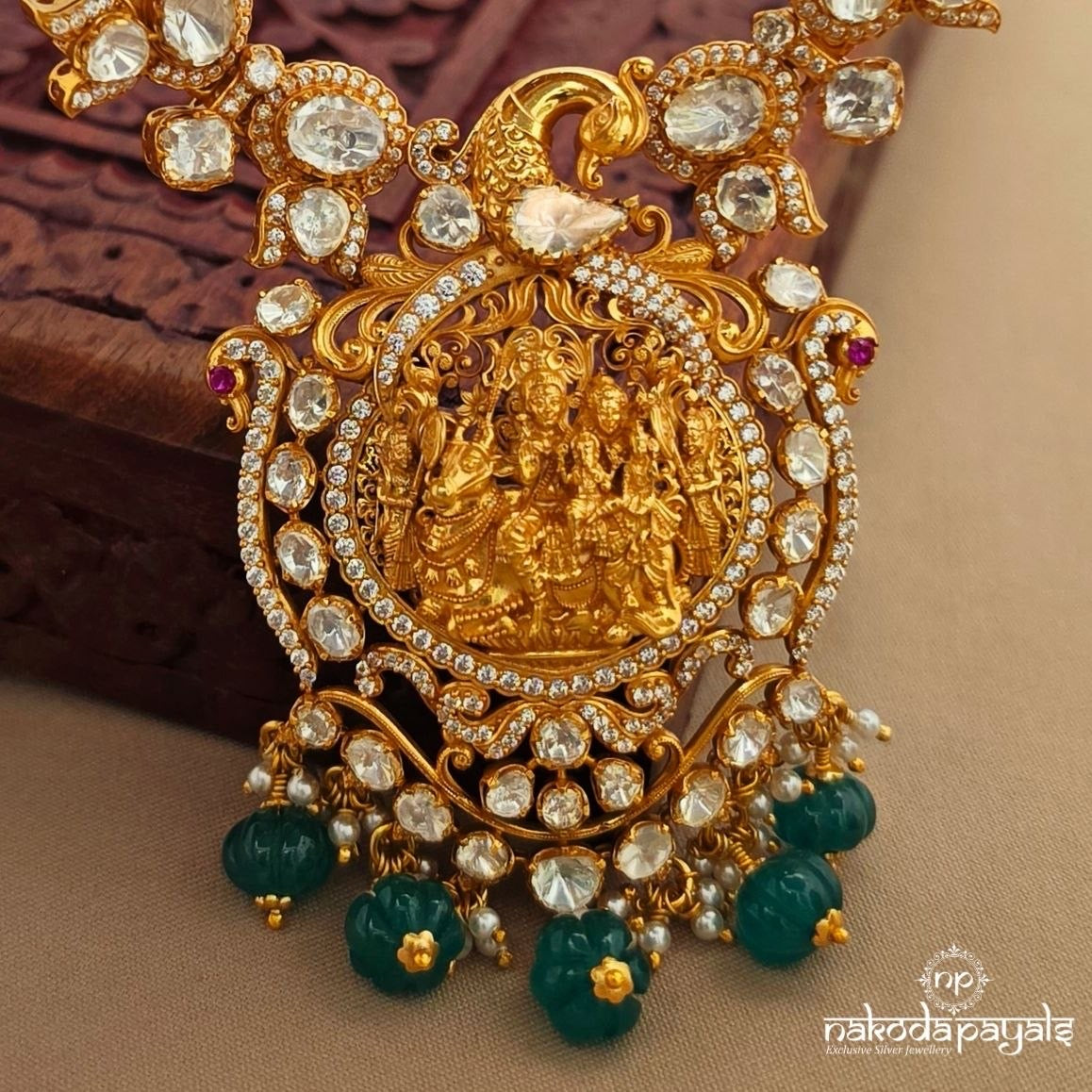 Graceful Green Moissanite Neckpiece With Earrings (Gn10414)