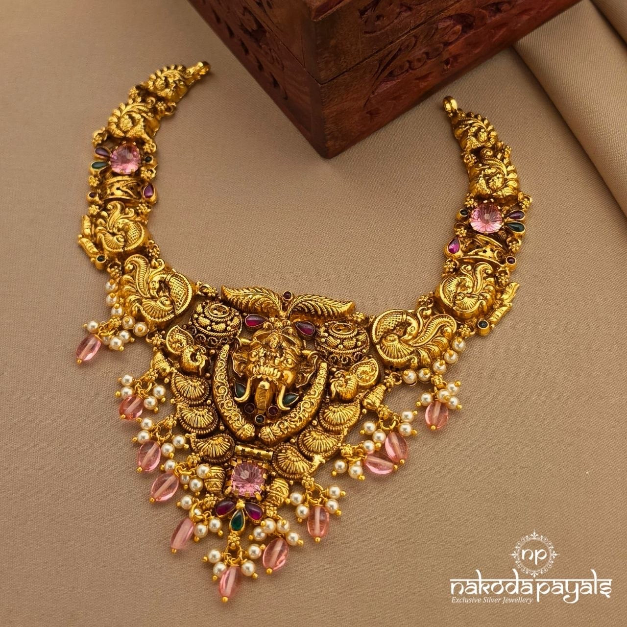 Blush Drops Neckpiece (Gn10741)