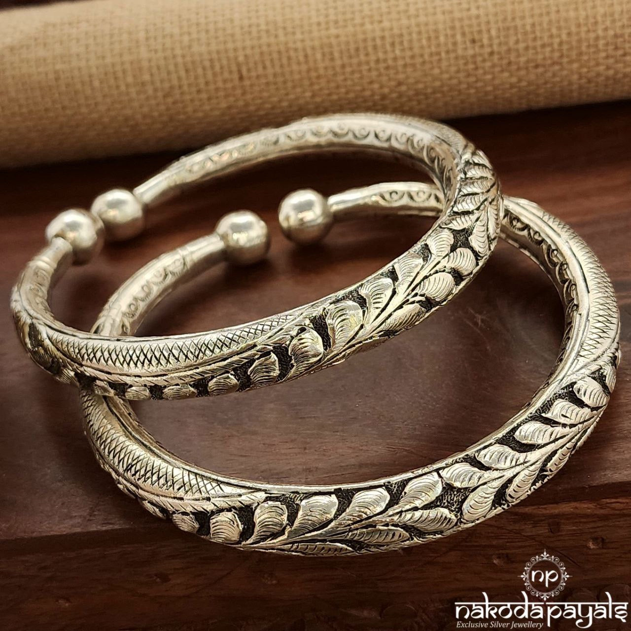 Leafy Textured Chitai Work Ankle Kada Pair (A2332)