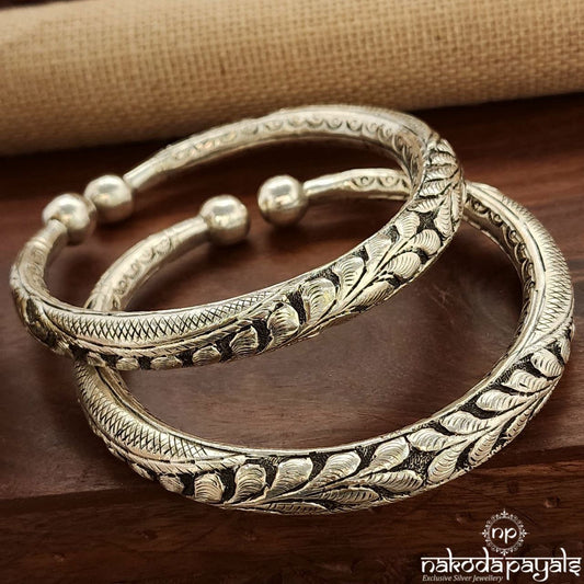 Leafy Textured Chitai Work Ankle Kada Pair (A2332)