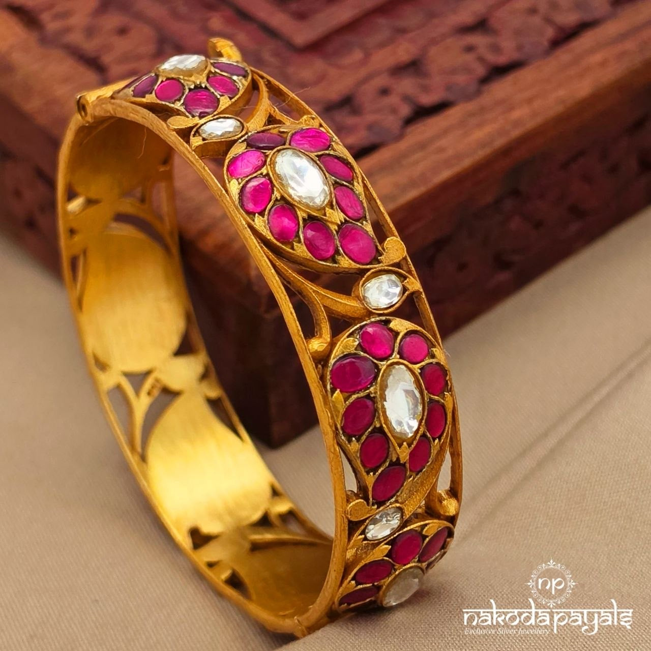Mango Kundan Screw Kada (Gk3333)