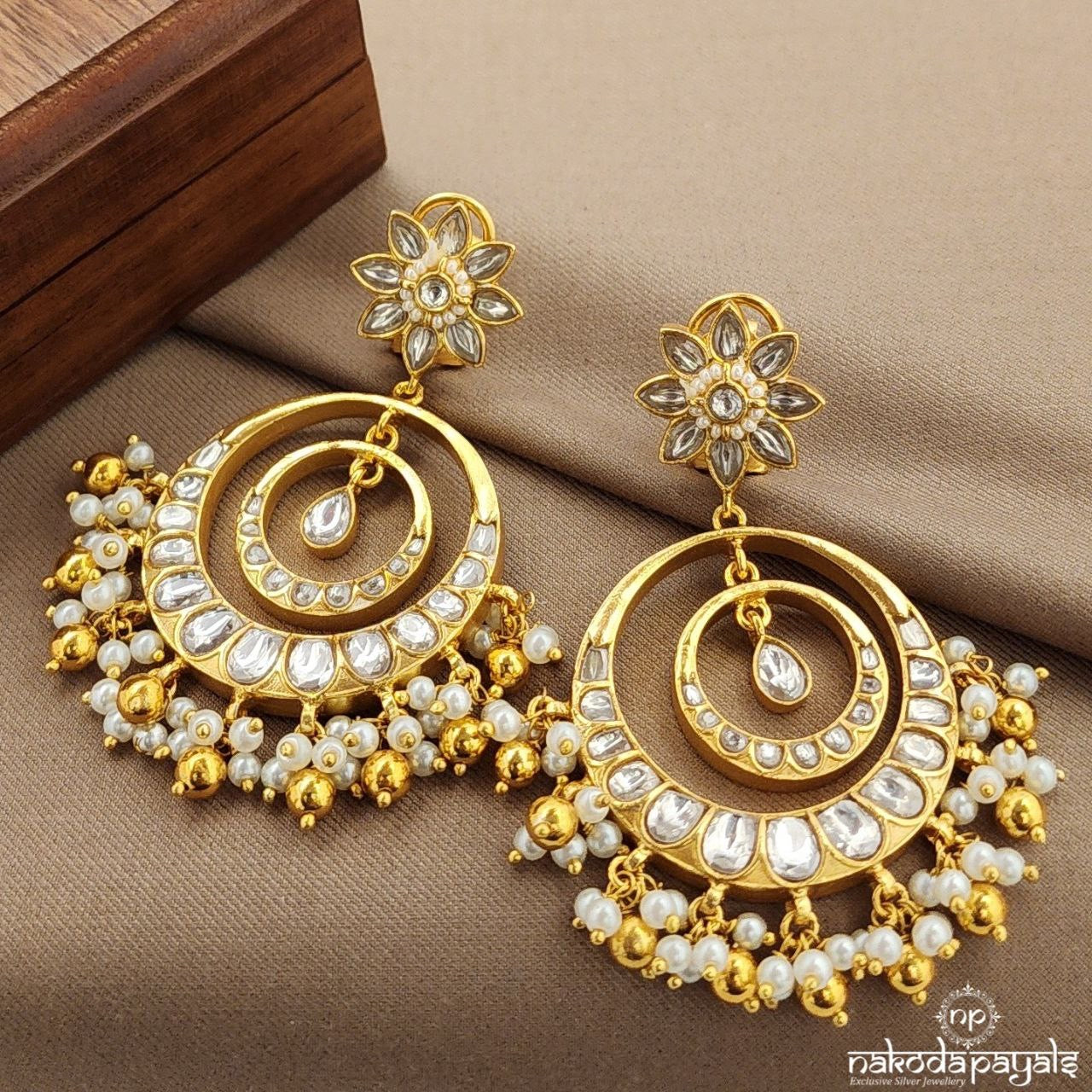 White Sparkling Pearl Drops Kundan Chandbali (Ge9694)