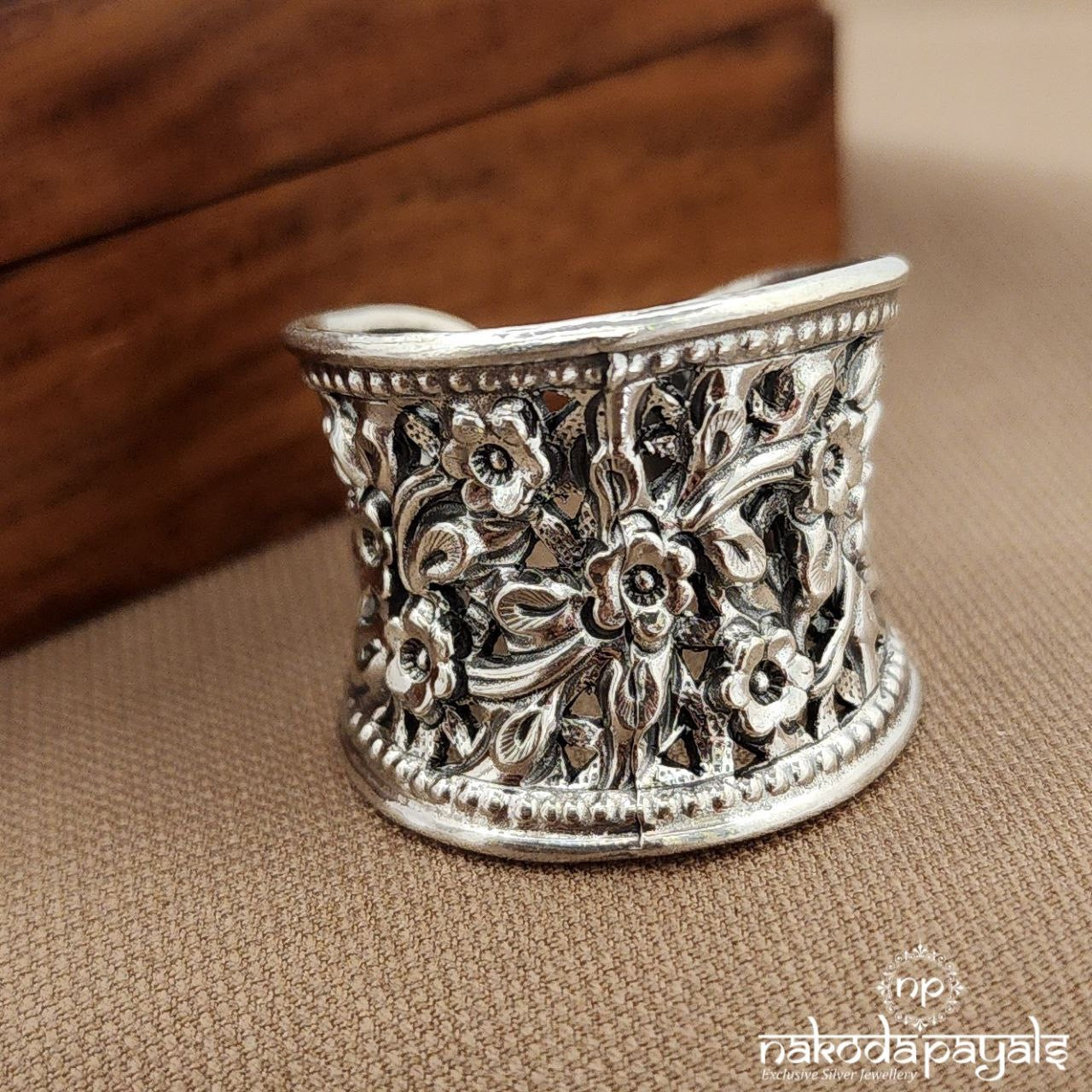 Leafy Chitai Work Finger Ring (F2809)