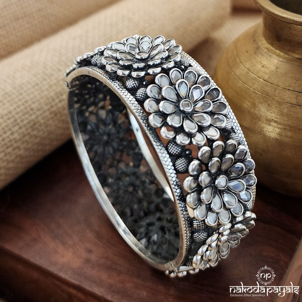 Crystal Floral Screw Kada (K4982)