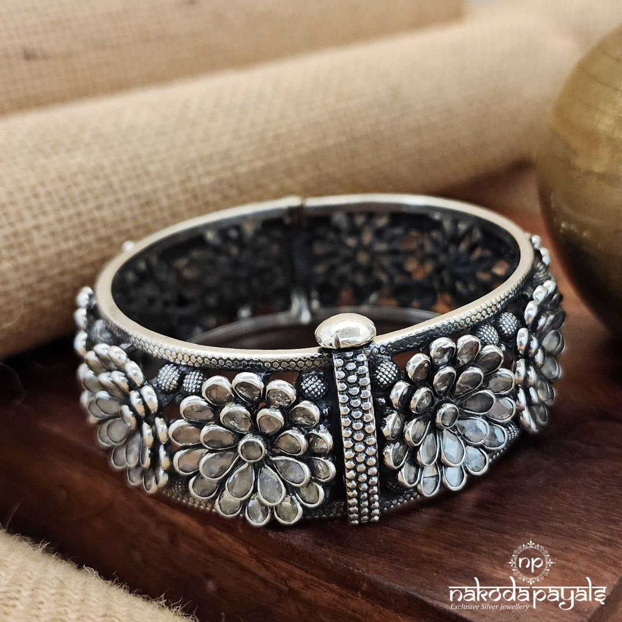 Crystal Floral Screw Kada (K4982)