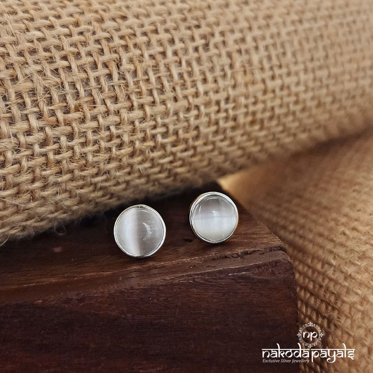MoonPetal MOP Studs (St3015)