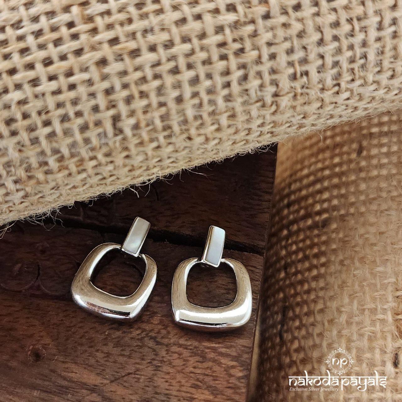 Tiny Vault MOP Earrings (St3005)