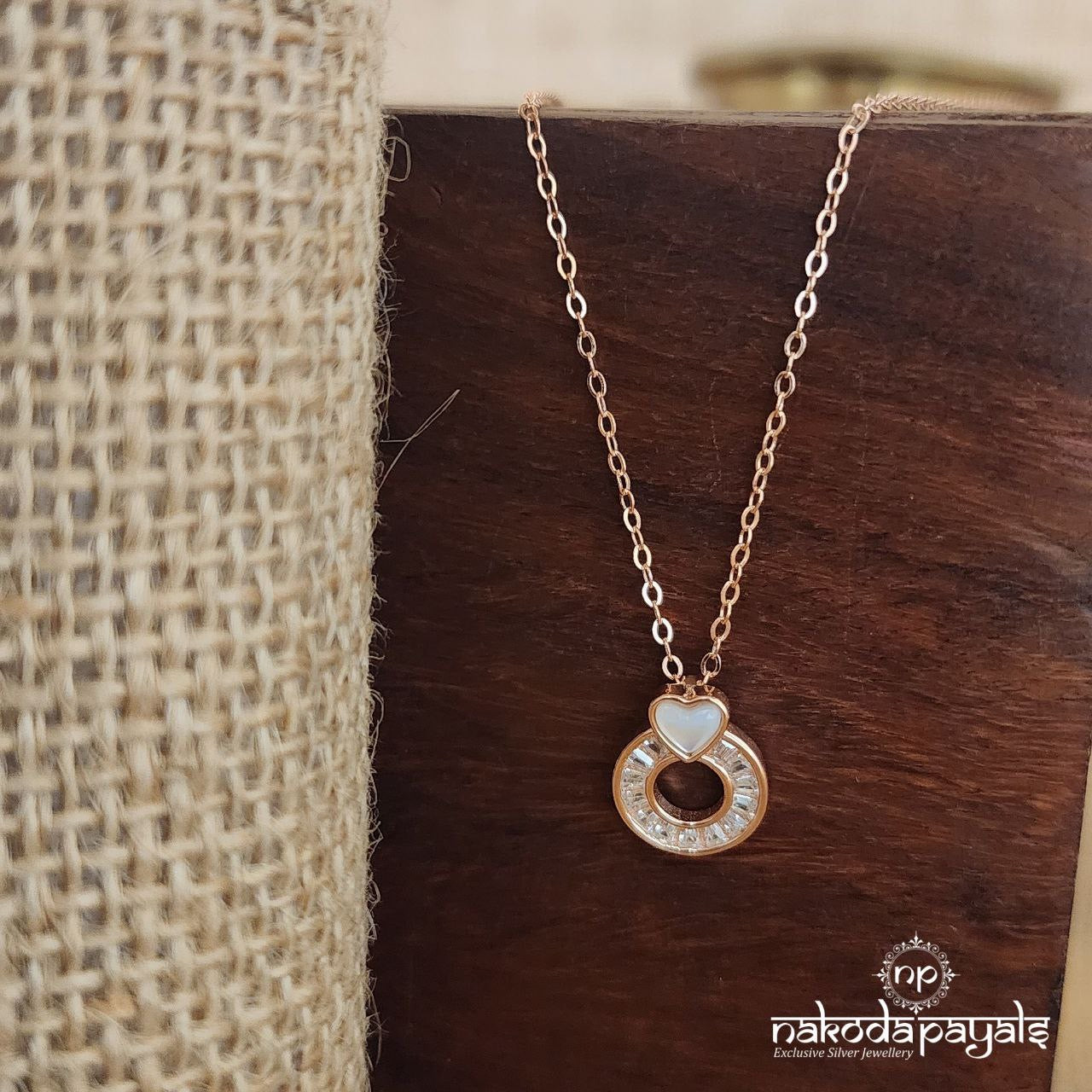 Sweetheart Neckpiece (St2983)