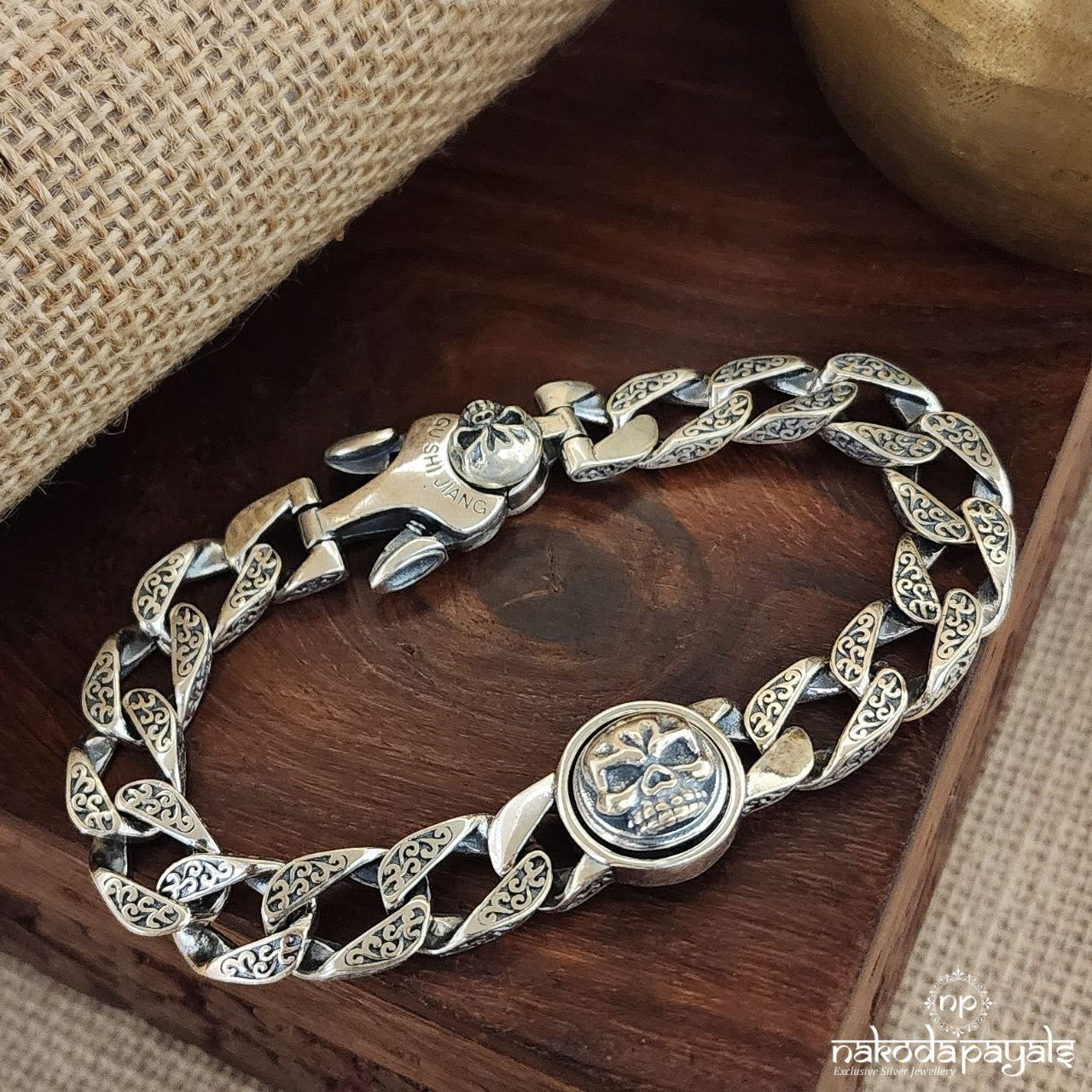 Skull Linked Men’s Bracelet (Mc0886)