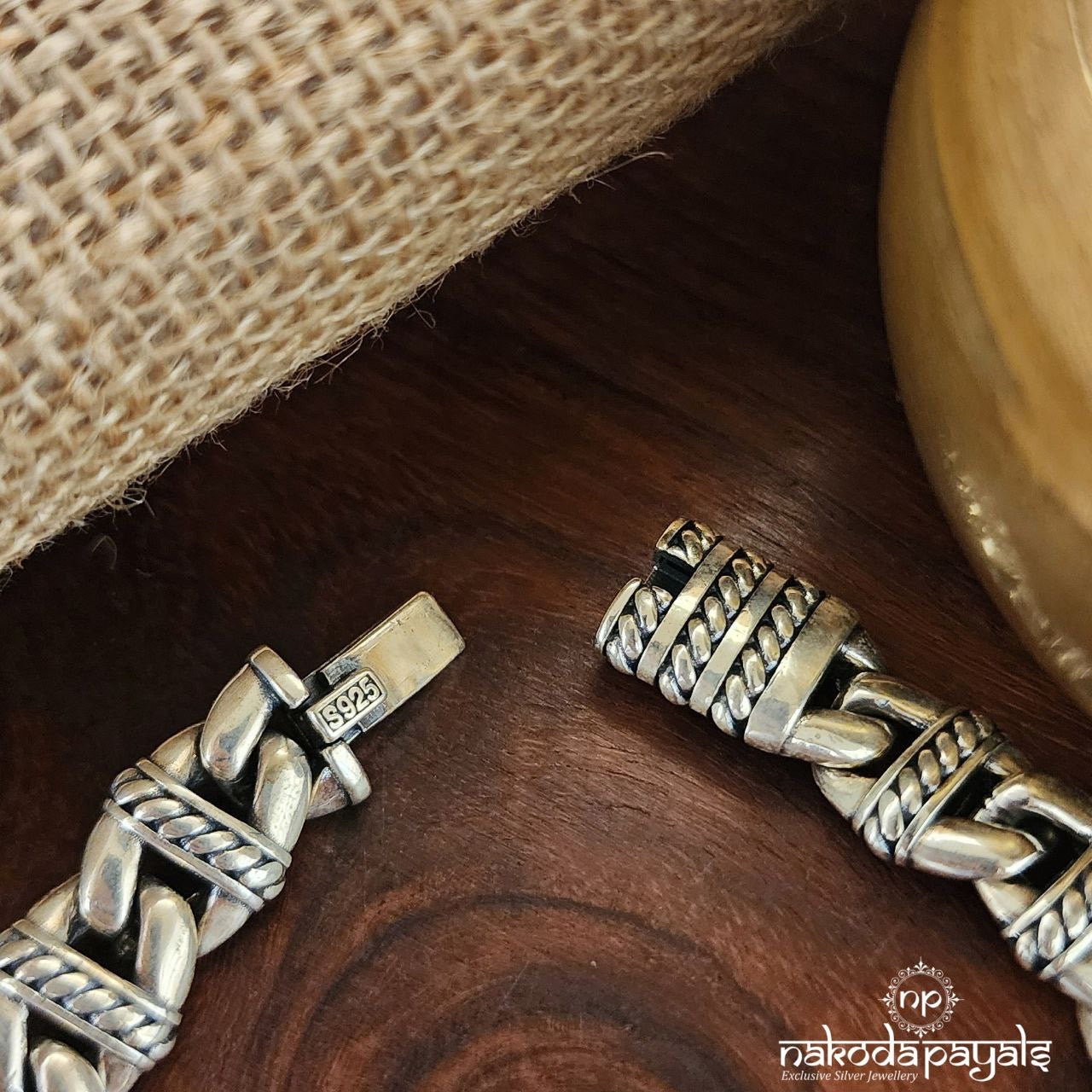 Alpha Bond Linked Bracelet (Mc0883)