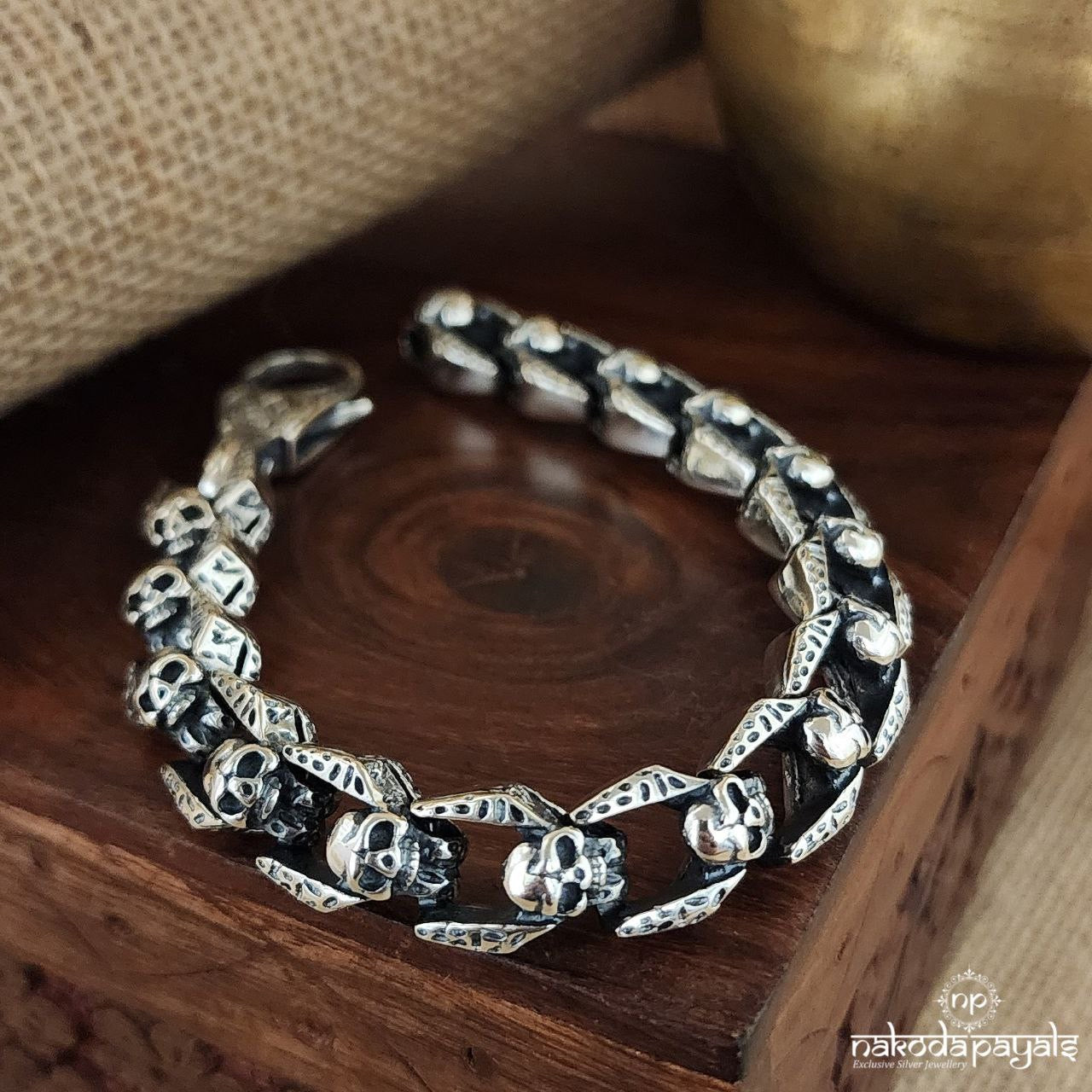 Skulls linked Men’s Bracelet (Mc0897)