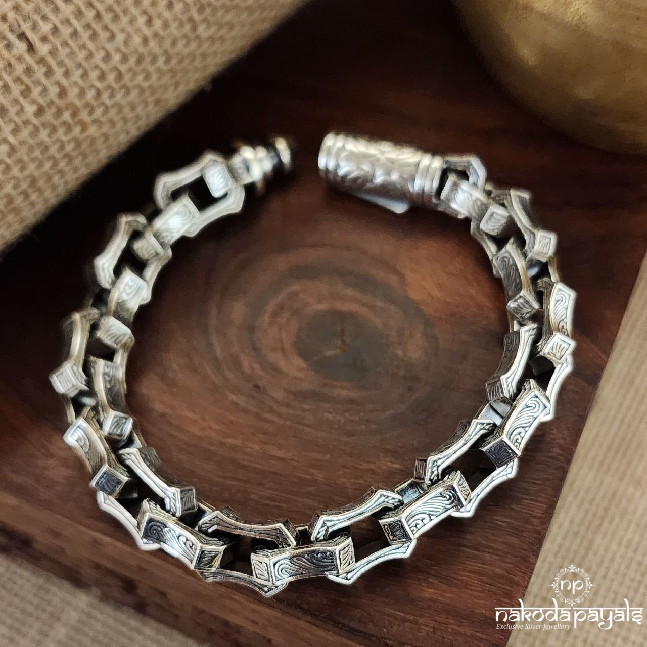 Luxeedge Linked Men’s Bracelet (Mc0893)